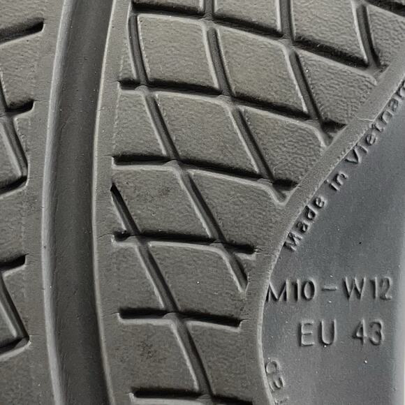 Oofos Ooriginal Flip Flops Mens Size 10 Womens Size 12 Gray Comfort Recovery